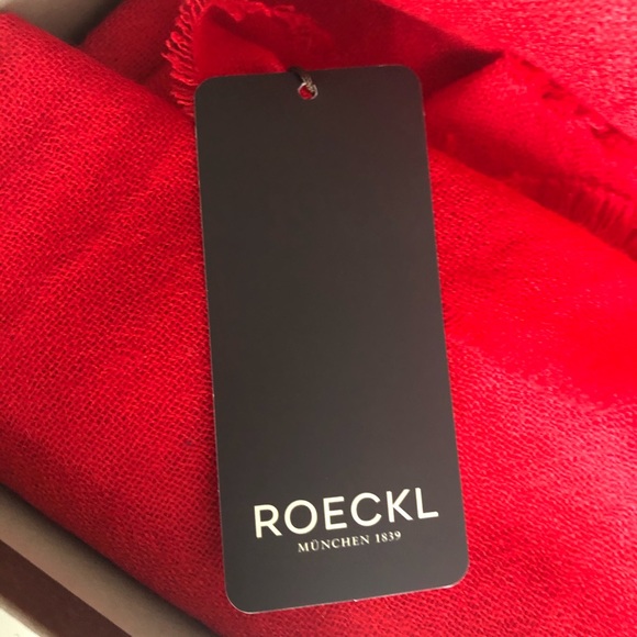 Red Roeckl Pashmina and Red Gloves - Picture 4 of 8